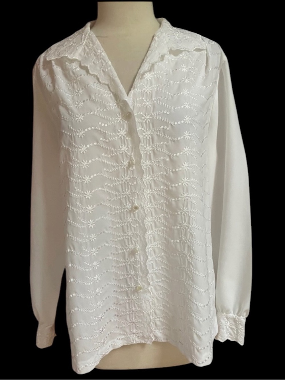 1970s Floral Embroidered Button‎ Down Blouse